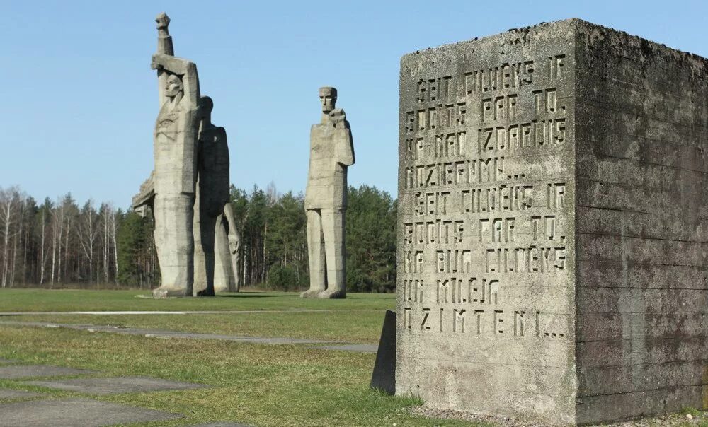 Саласпилс мемориальный комплекс. Саласпилс концлагерь мемориал. Мемориал лагеря Саласпилс концентрационный лагерь. Латвия мемориал Саласпилс. Саласпилсский концлагерь