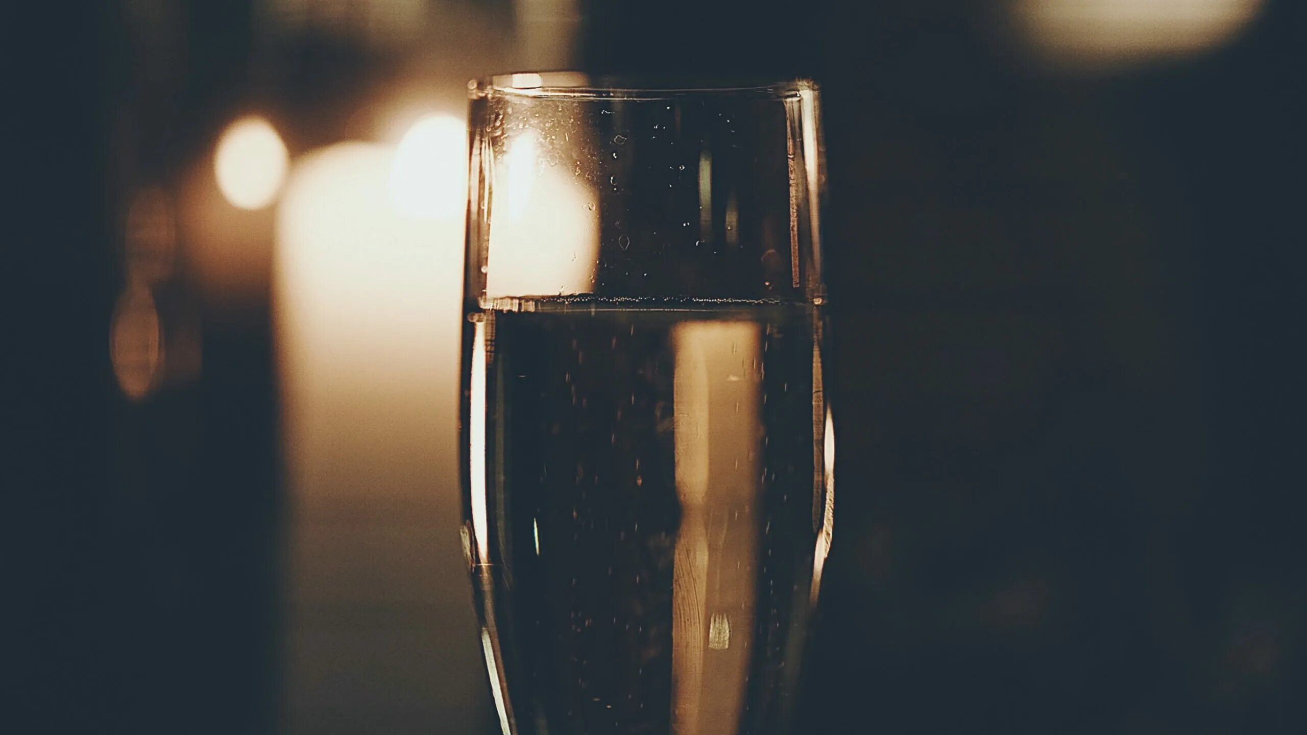 Taylor swift champagne problems. Champagne problems. бокал шампанского с белым виноградом. very_champagne. брызги шампанского фото.
