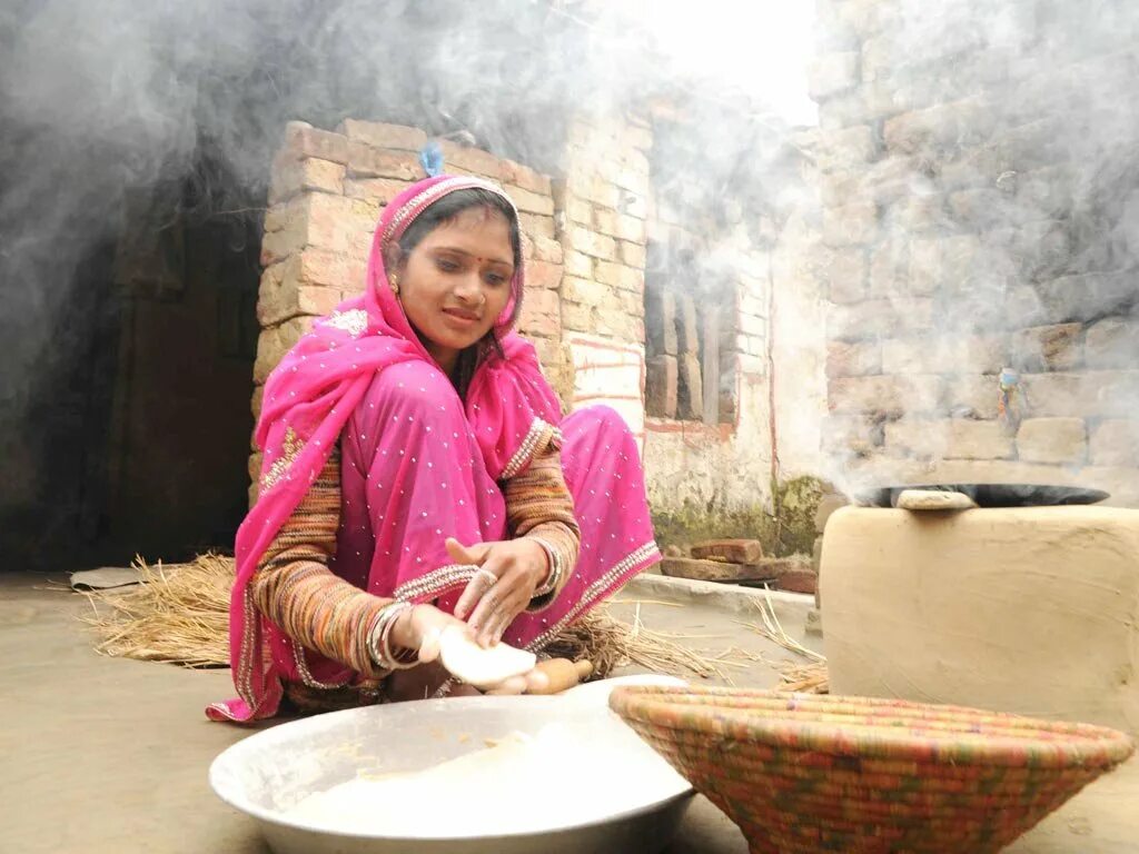 Village women. Пенджаб дети. Взрослый Индия деревня. Poor indian Village woman.