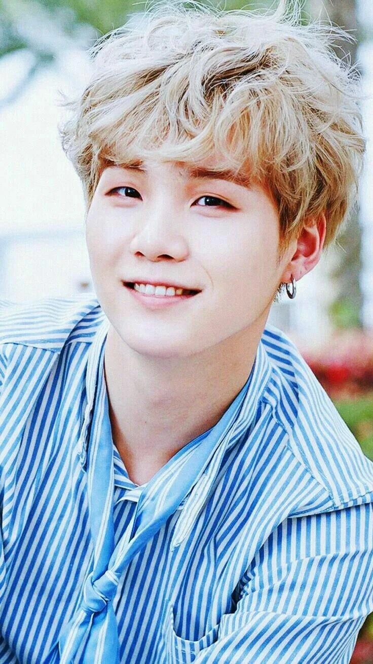Сколько лет юнге из bts. Мин юнги. bts юнги. юнги из бтс. мин юнги бтс.