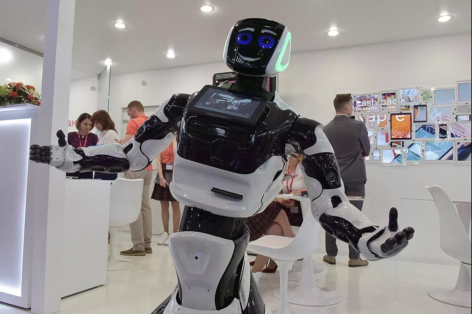Самого нового робота. Современные роботы. Роботы 2021 года. Выставка роботов. Современные роботы 2021.
