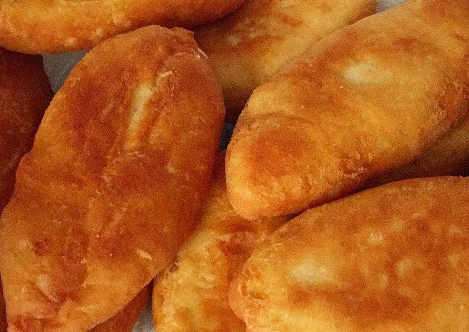 Кухня наизнанку жареные пирожки. Пирожки на кефире. пирожки на кефире жареные. жареные пирожки на кефире без дрожжей. пышные жареные пирожки.