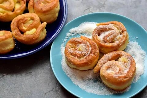 Рулетики из теста с яблоками