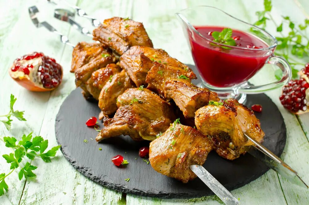 Как замариновать вкусный шашлык. Шашлык. шашлык из свинины. гранатовый соус для шашлыка. шашлык в гранатовом соке.