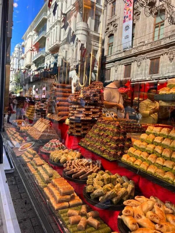 вкусный стамбул. завтрак в стамбуле с видом на босфор. куда сходить поесть в стамбуле. где вкусно позавтракать в стамбуле. Seven hills стамбул завтрак.