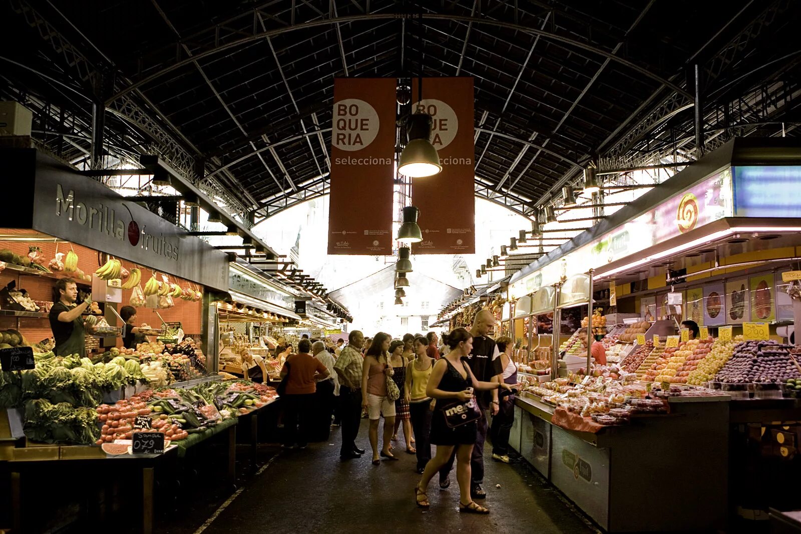 необычный рынок. самые крутые рынки. овощной рынок. самые крутые рынки. на рынке.