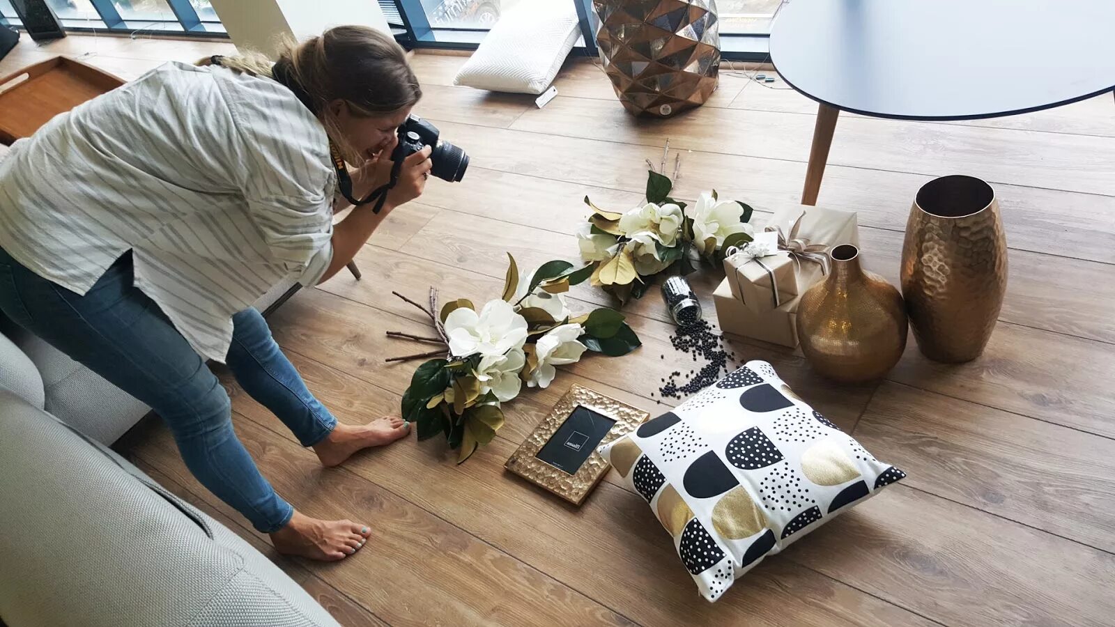Влагостойки ламинатор. Mop the floor. Швабра для уборки. Необычные кресла. Влагостойкий ламинат.