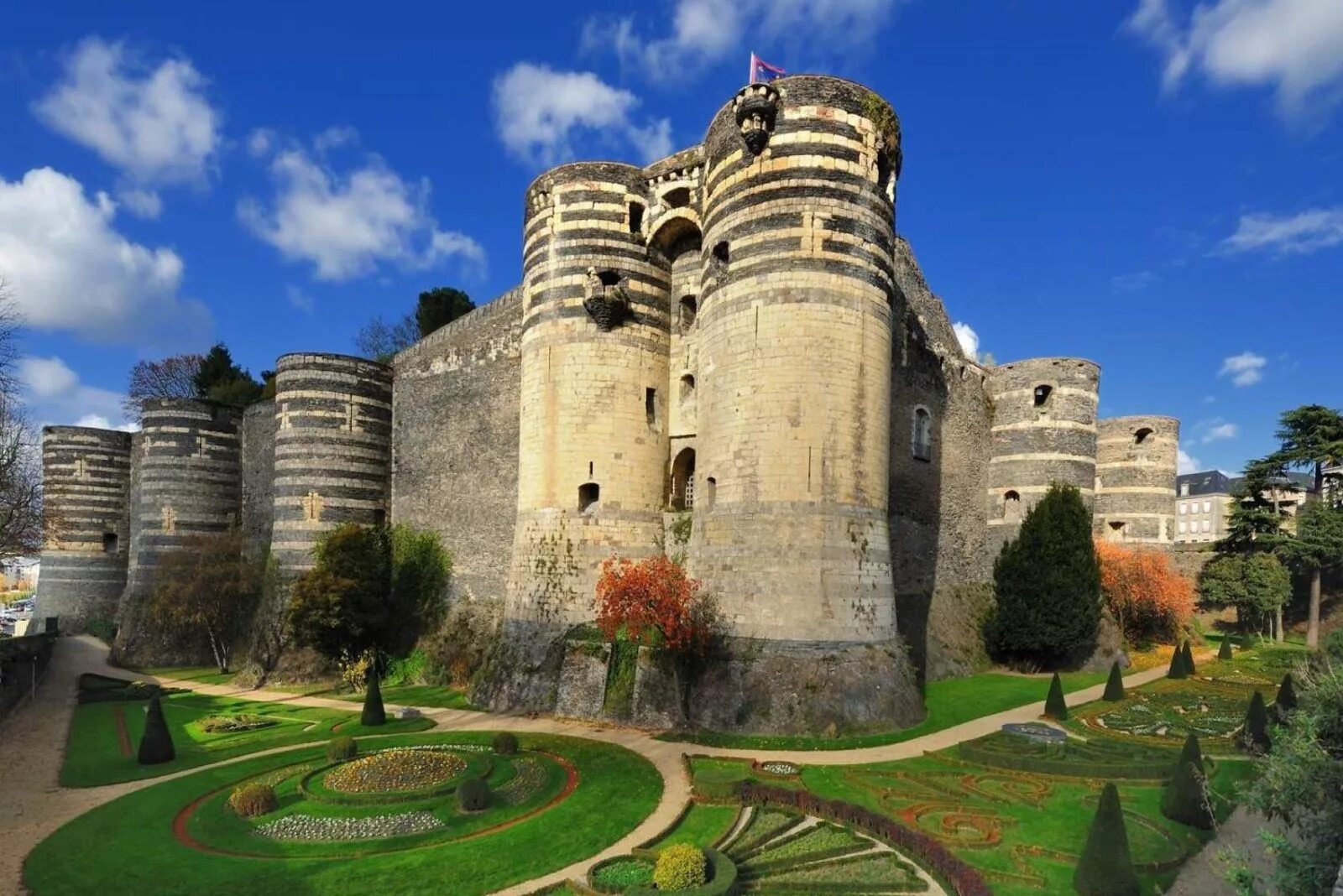 Анже. Замок Анже Франция. Chateau d'Angers замок. Город Анжер Франция. Анжуйский замок во Франции.