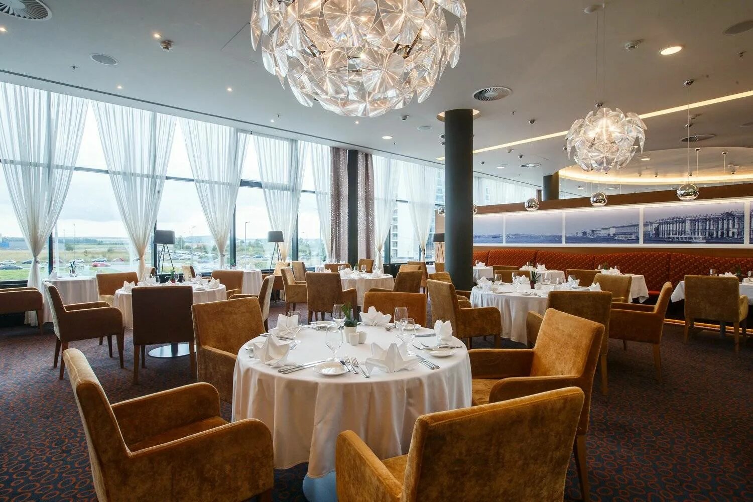 Crowne plaza санкт-петербург аэропорт. Crown plaza pulkovo. Отель плаза воронеж. Отель crowne plaza пулково. Аэропорт plaza.