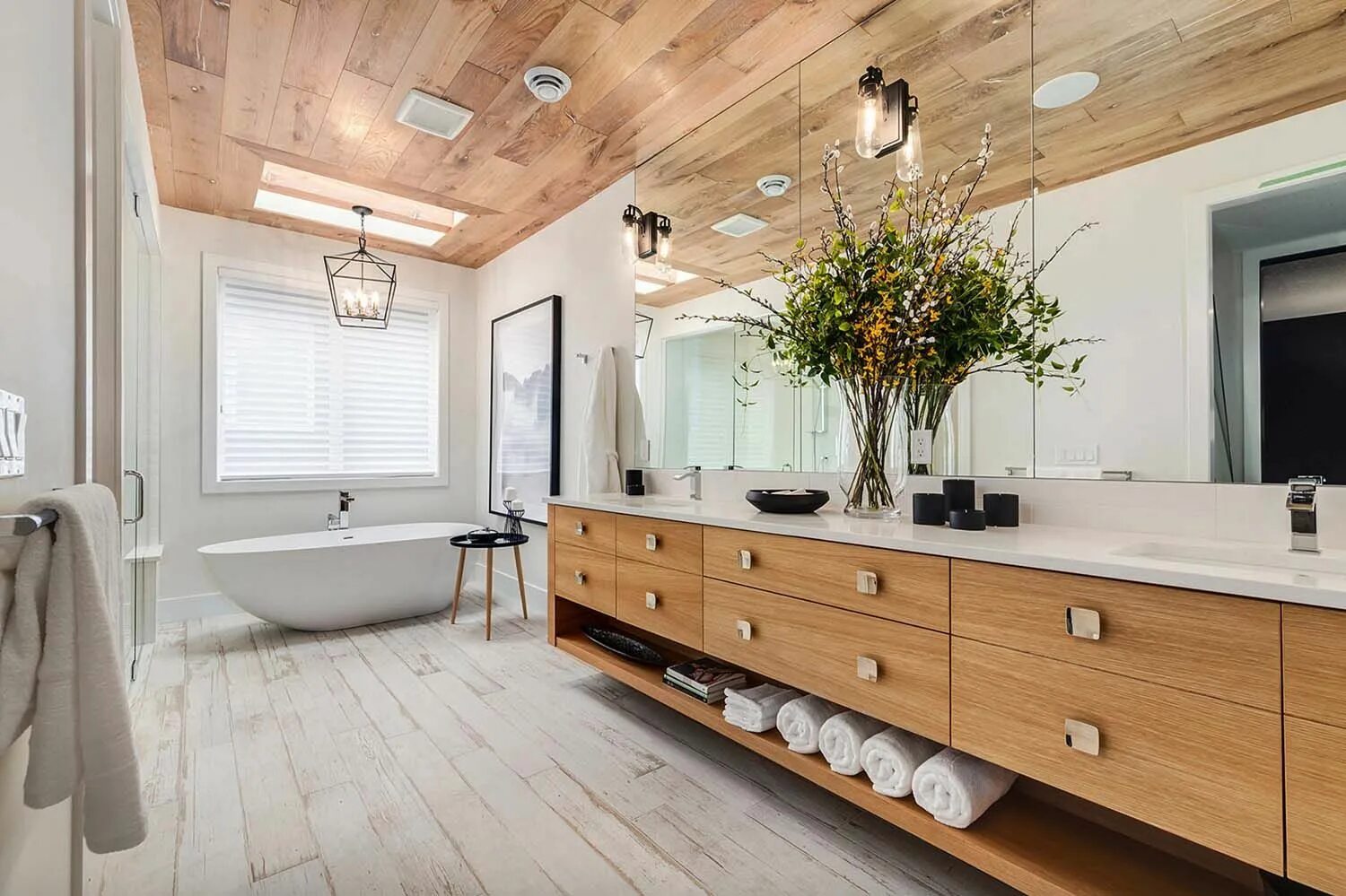 Small Apartments With Cheerful Colorful Accents Rustic bathroom designs, Bathroo