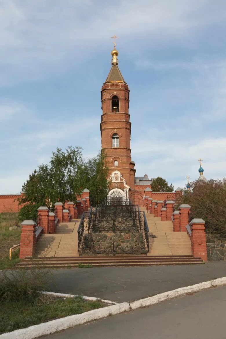 Численность города орска оренбургской. Город Орск. Г Орск Оренбургская область. Храм Преображения Господня Орск. Город Орск достопримечательности.