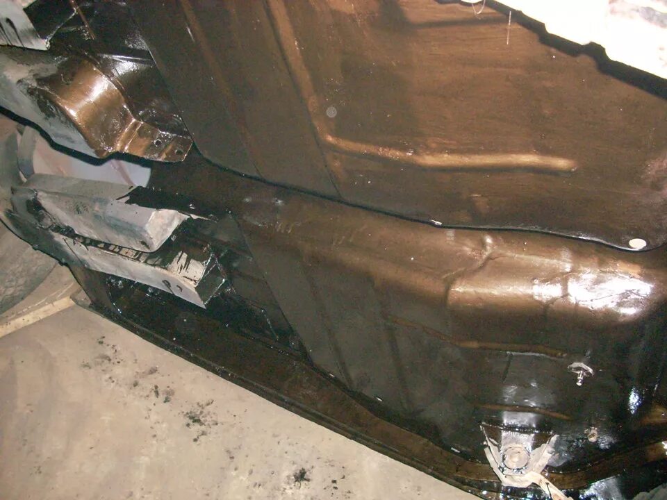 Антикор днища пушечным салом. Днище автомобиля газ 24. Антикор днища пушечным салом. Пушсало на днище. Пушечное сало на днище.