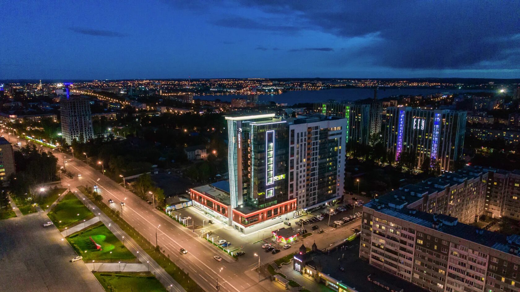 Спартакиада студентов бег. Жилой комплекс парус ижевск. Лето 2024 ижевск. Елка в городе. Спартакиада 2022 летняя.