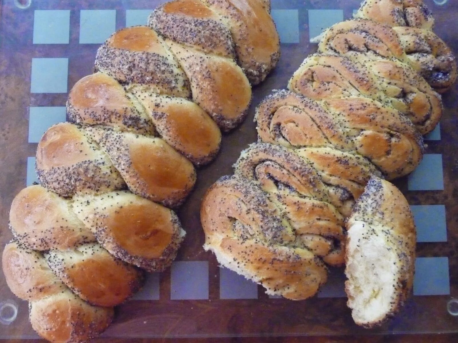 Батон климовский с маком. Батон с маком большая закрученная. Хлеб хала в ссср. Батон сладкий с маком. Плетёнка с маком 430г.