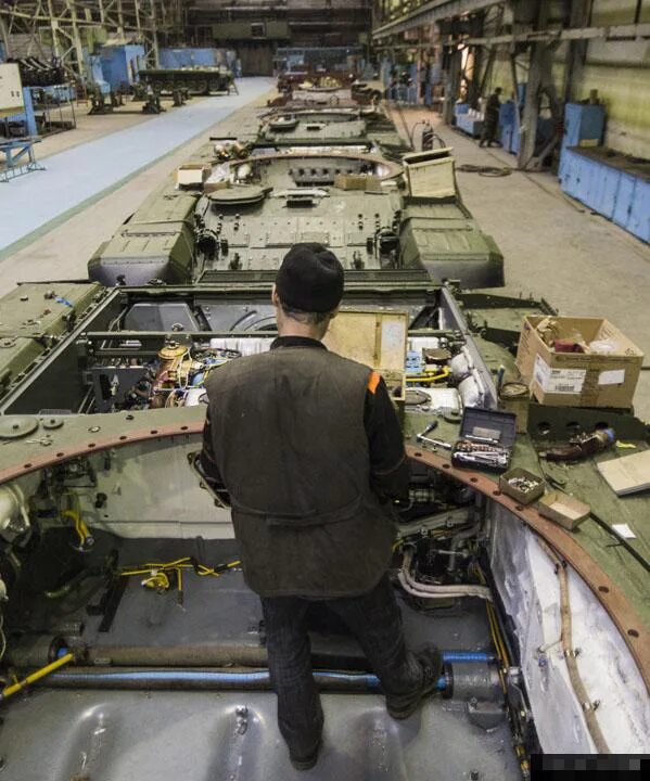 Уралвагонзавод в 90е. Танковый завод в нижнем тагиле. Танковый завод в нижнем тагиле. Харьковский танковый завод 2019. Где производят танки.