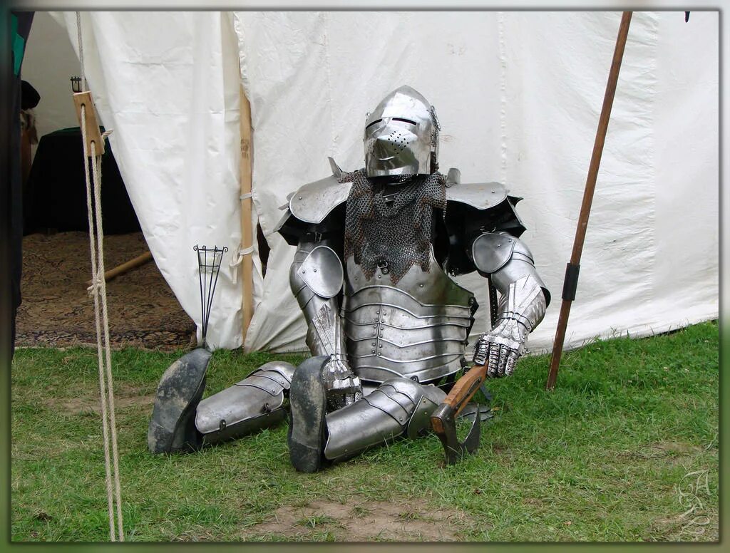 Черный рыцарь золотой фортнайт. Броня рыцаря кнайт. World of knights игра. Скайрим мод на броню падшего рыцаря. Рыцари, паладины, храмовники.