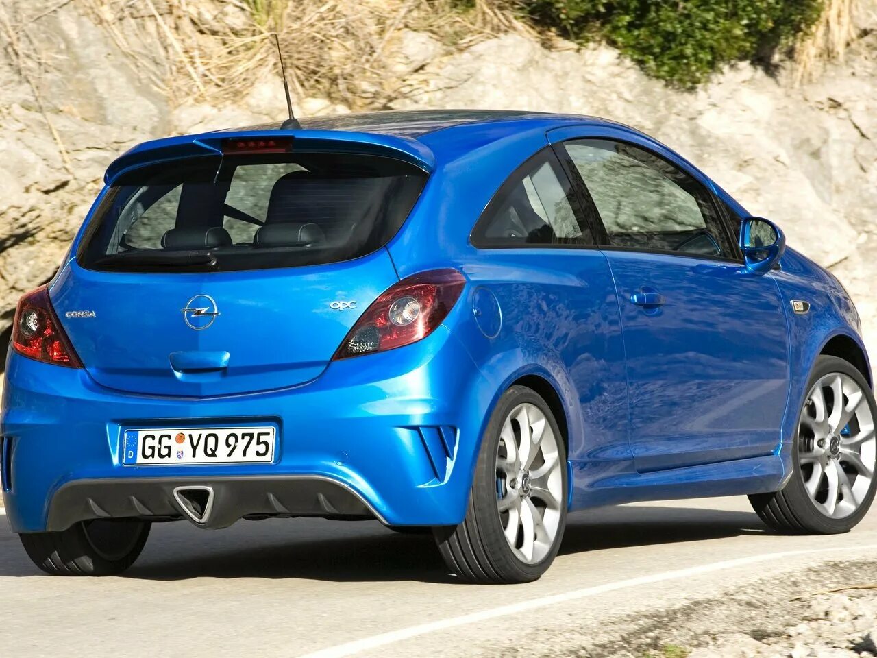 Opel corsa 3. Сеат ибица хэтчбек. Opel astra j vauxhall. Toyota yaris 1999-2003. Toyota yaris 1999.
