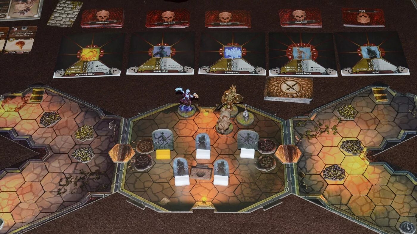 Gloomhaven мрачная гавань. Gloomhaven настольная игра. темная гавань игра. gloomhaven настолка.