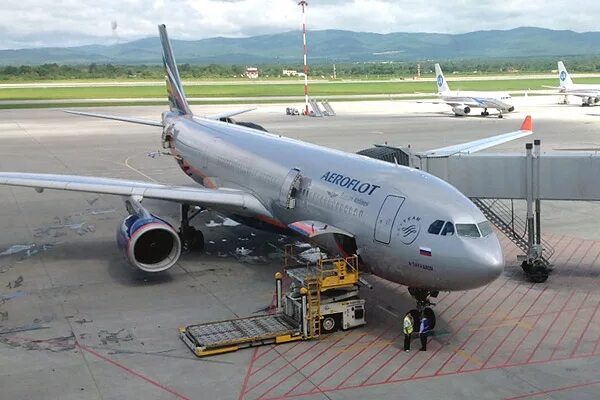 Рейс 1709 владивосток москва. Самолёт боинг 777-300 аэрофлот. Москва до владивостока на самолете. Рейс 1709 владивосток москва. Рейс 1709 владивосток москва.