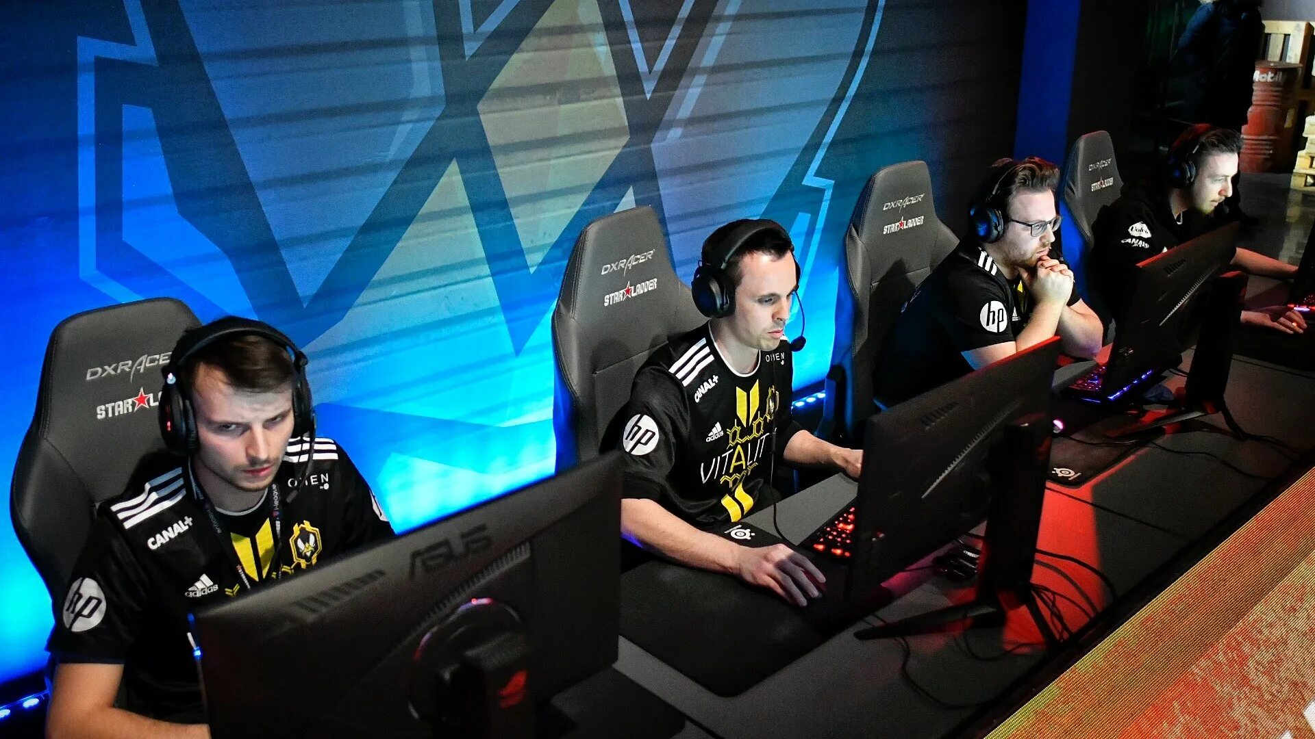 Киберспорт мобайл. Pubg mobile киберспорт. Team queso киберспорт. Киберспорт мобайл. Киберспорт мобайл.