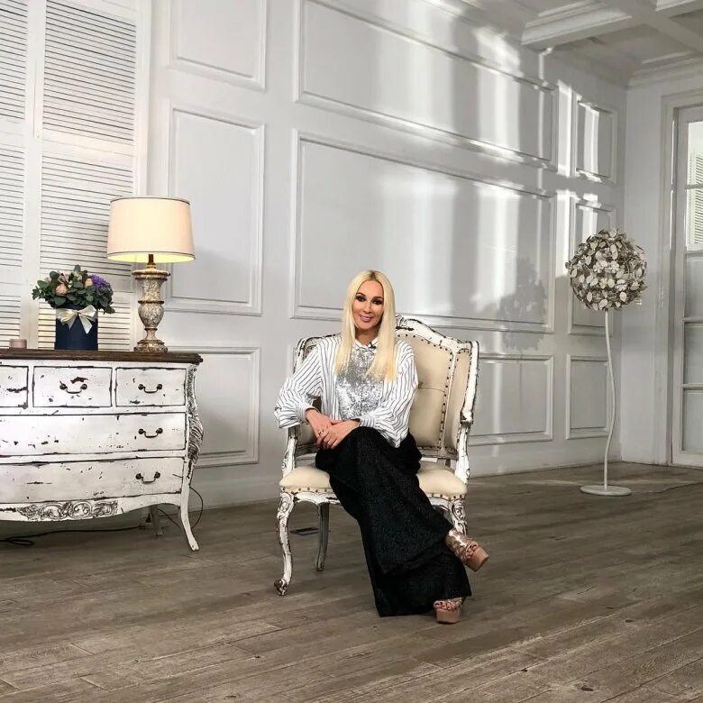 Дом леры. Дом леры. Валерия фрост 2020. Спальня леры кудрявцевой. Особняк леры кудрявцевой.