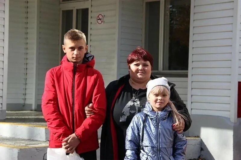 Женщина и 14 летний мальчик. 14-Летнего артёма Гилёва из села Троицкое Хабаровского края.
