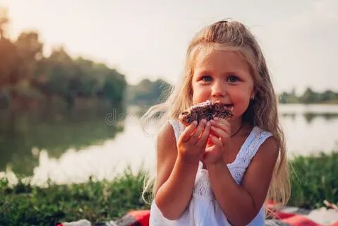 Маленькая девочка и есть кате