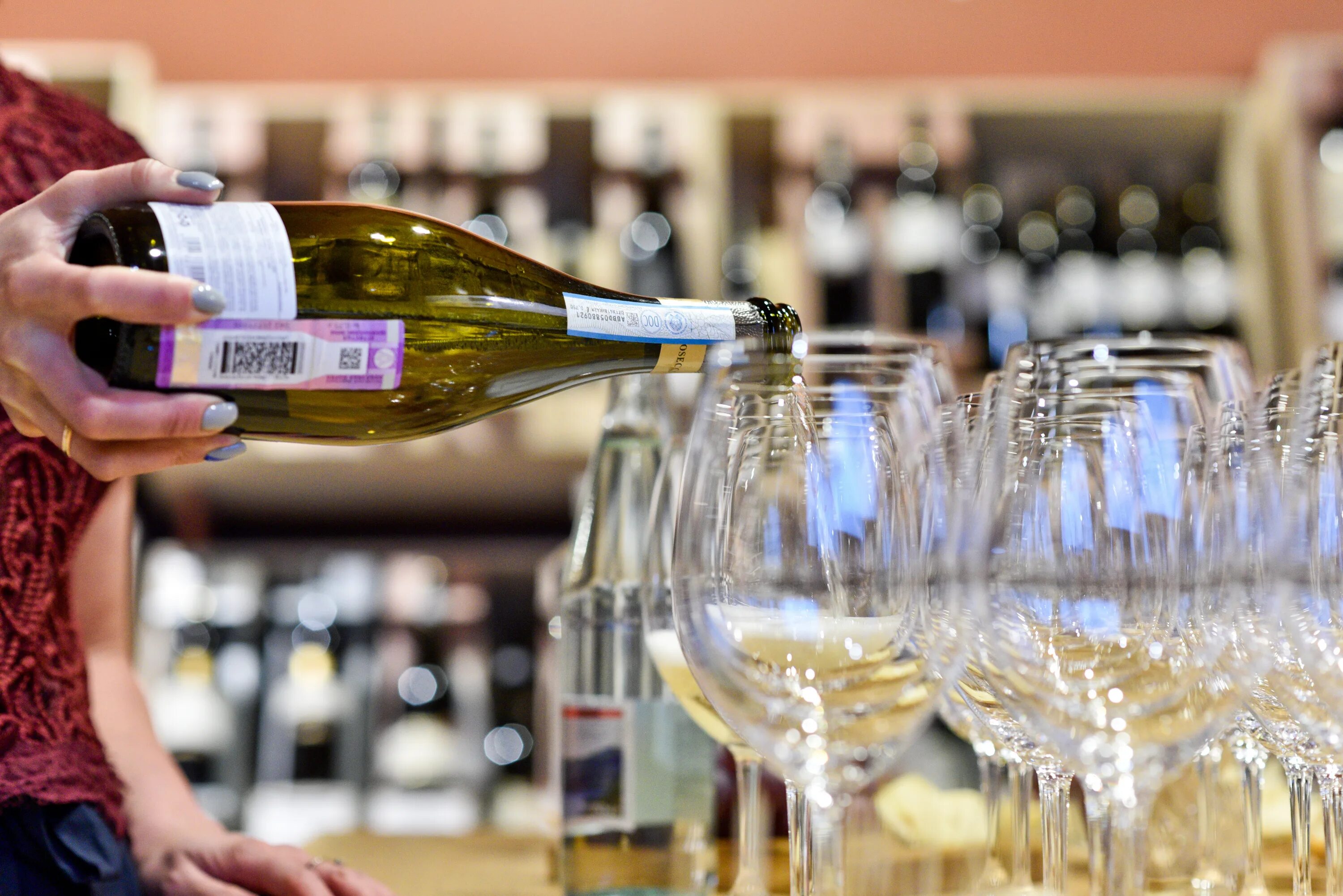 Сегодня можно пить вино. Сегодня можно пить вино. Сегодня можно пить вино. Застолье с вином. Вино для организма.