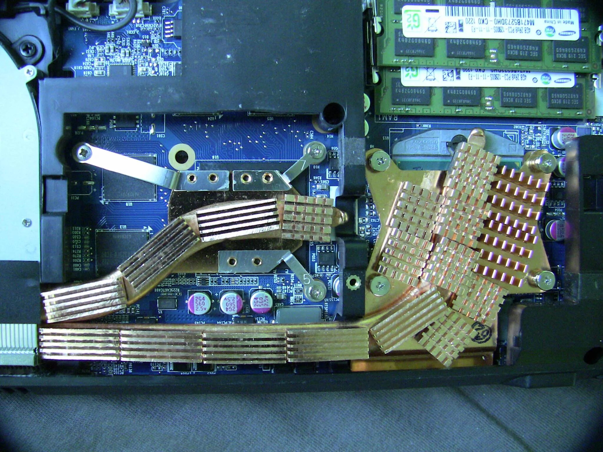 Amd am4 upgrade kit. Замена термопасты в телевизоре. Жидкостное охлаждение пк. Am4 bracket cooler master. Thermaltake core p5 sli.