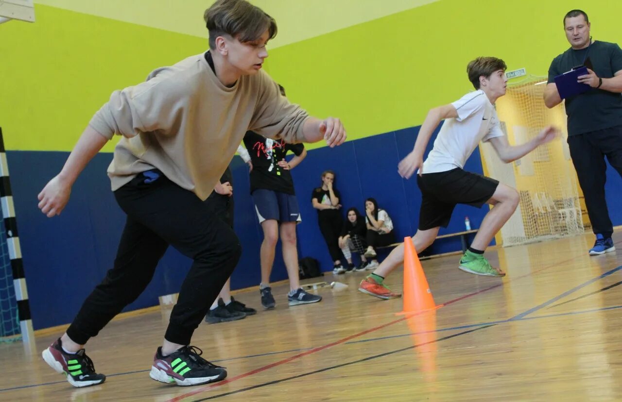 урок физической культуры. урок физкультуры в колледже. физра в техникуме. физкультура в вузе. урок физкультуры в колледже.