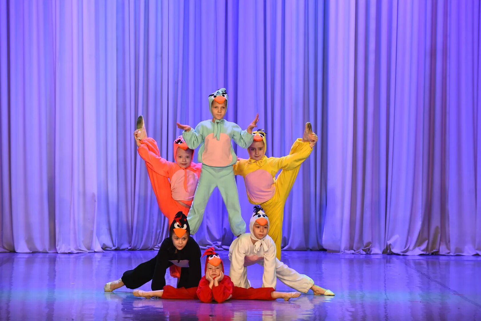 Фрик шоу. Номер оригинального жанра. Оригинальный жанр выступление. Акробатический дуэт. Оригинальный жанр футаж.