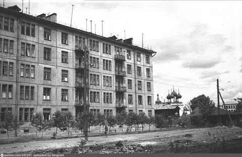 Первый панельный дом
