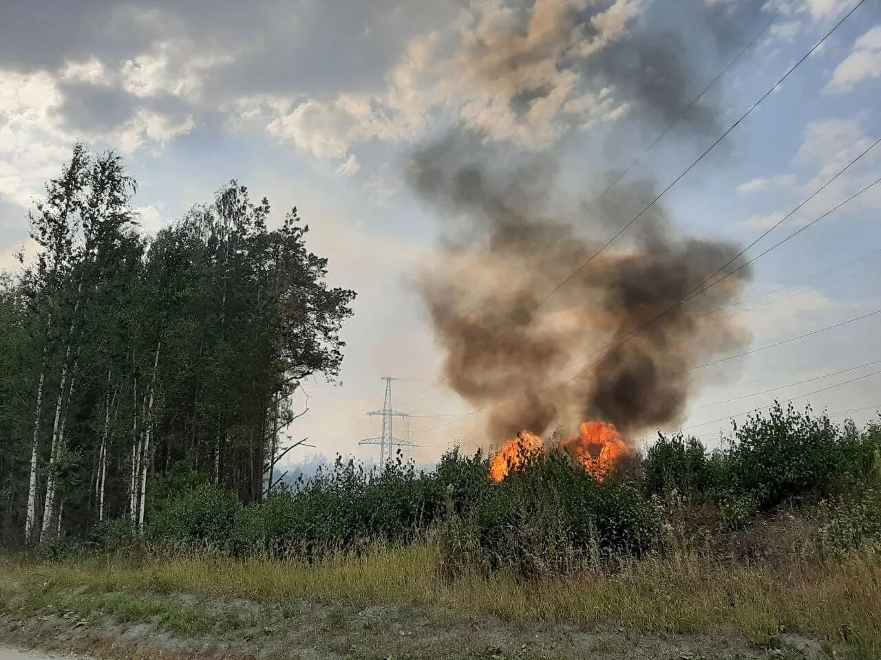 Лесной пожар Ревда 2021. Лесные пожары в Свердловской области 2021. Пожар на Волчихе 2021. Пожар на Волчихе Ревда. Пожары xolideyboy