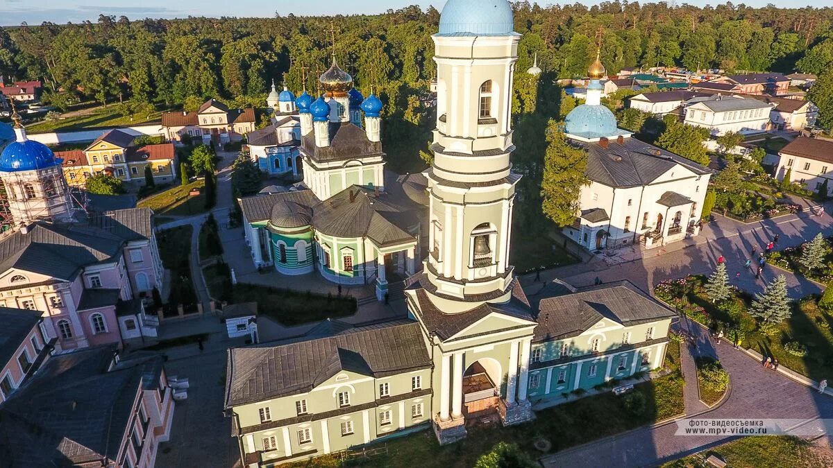 Погулять в калуге. Калуга монастырь Оптина пустынь. Козельск Оптина пустынь монастырь. Козельск Калужская область Оптина пустынь. Храм Оптина пустынь Калужская область.