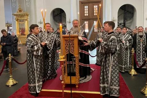 Служба в четверг