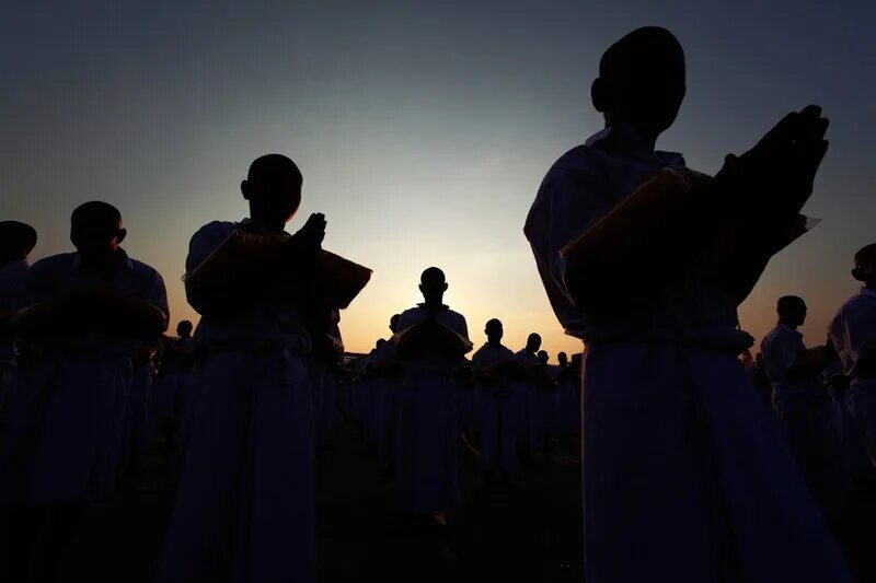 Харизматы пятидесятники. Община виссариона город солнца. Сектанты жертвоприношение. Самые опасные секты в россии. Религиозная секта.