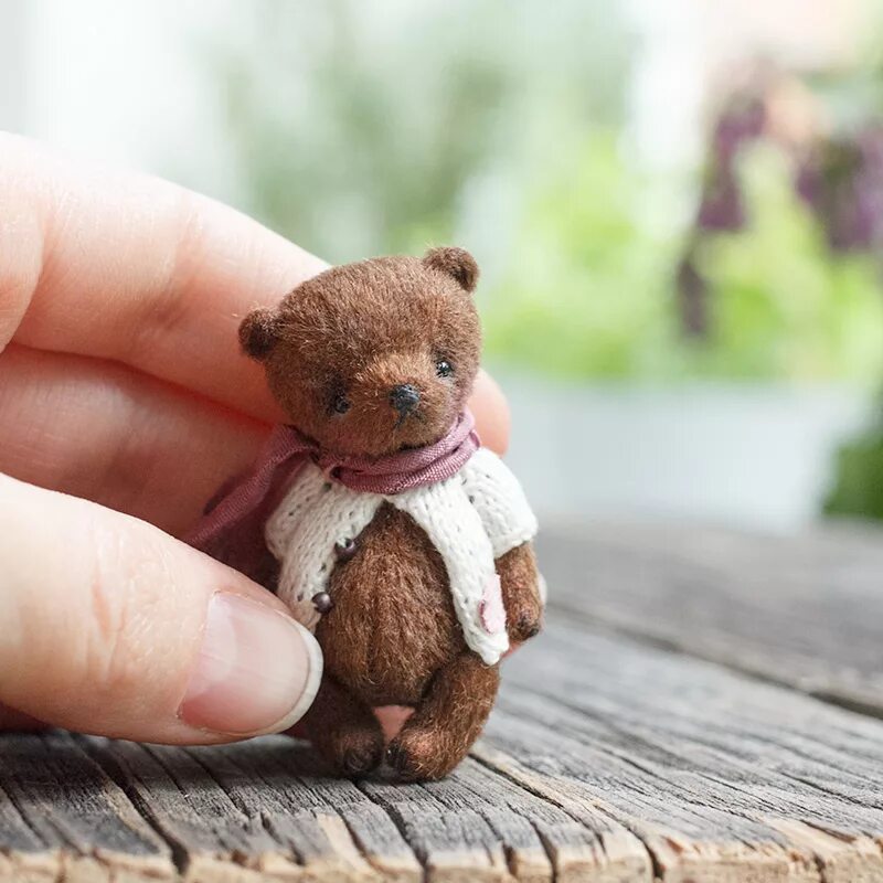 поделки из кожи. интерьерная кукла. необычные броши. маленький ручной работы. маленькие ножики ручной работы.