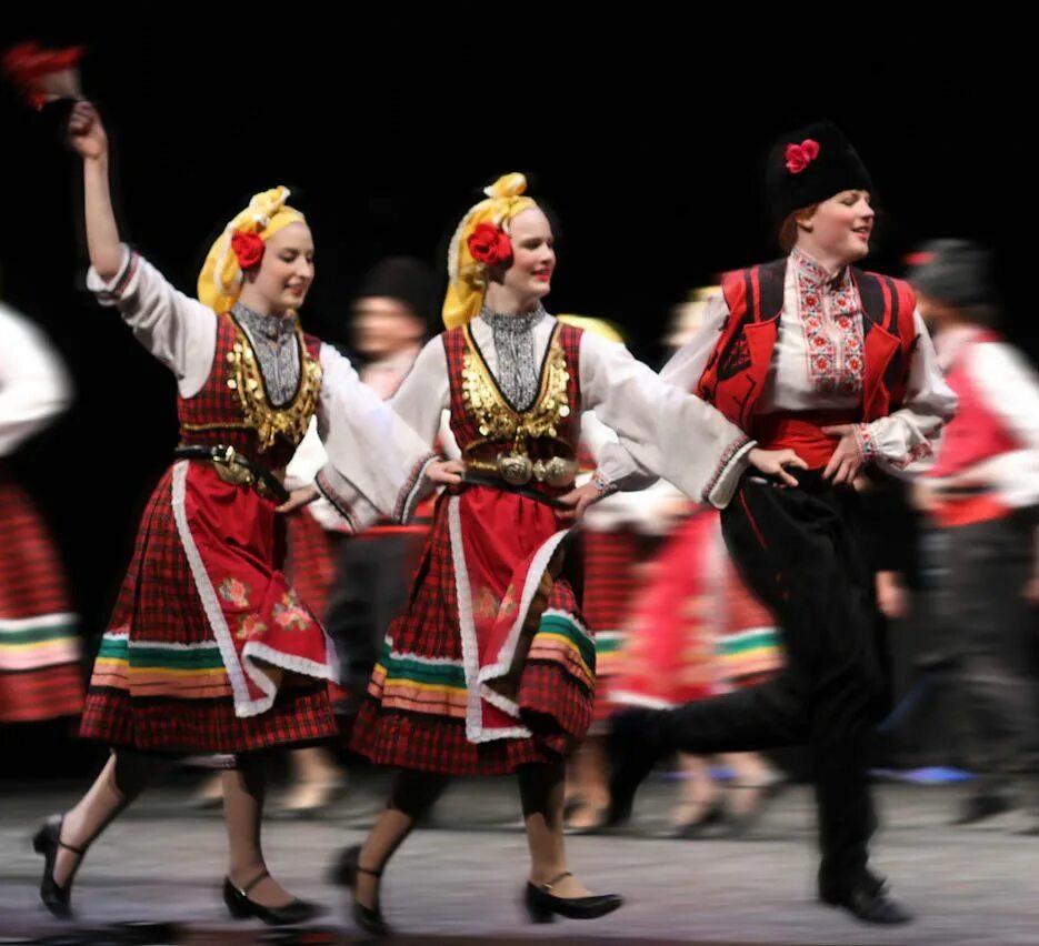 Национальные танцы Болгарии Рыченица. Рыченица танец Болгария. Болгарский национальный костюм. Болгарский народный танец.