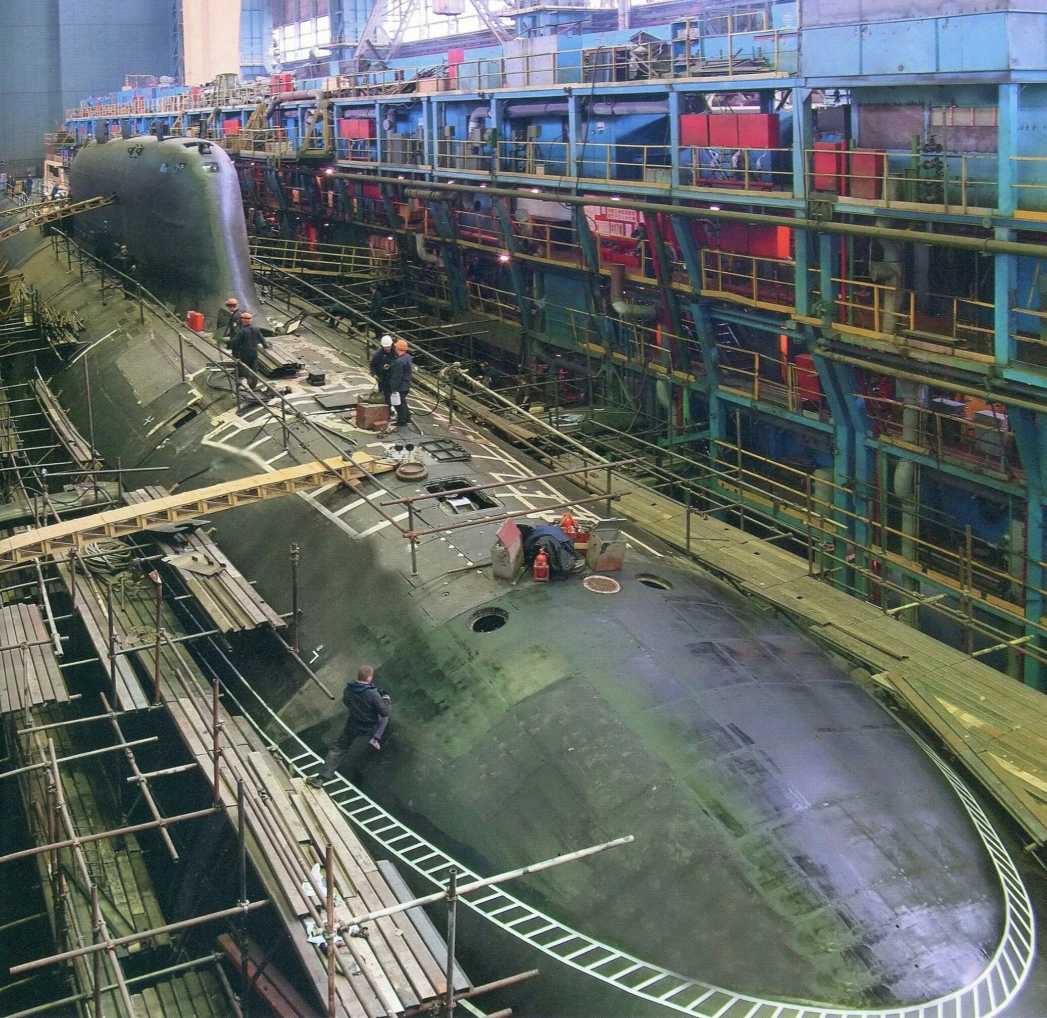 Северодвинск завод подводных лодок Севмаш. Севмаш Северодвинск 55 цех. Севмаш Северодвинск подводная лодка. Завод атомных подводных лодок Северодвинск. Сборка подводной лодки