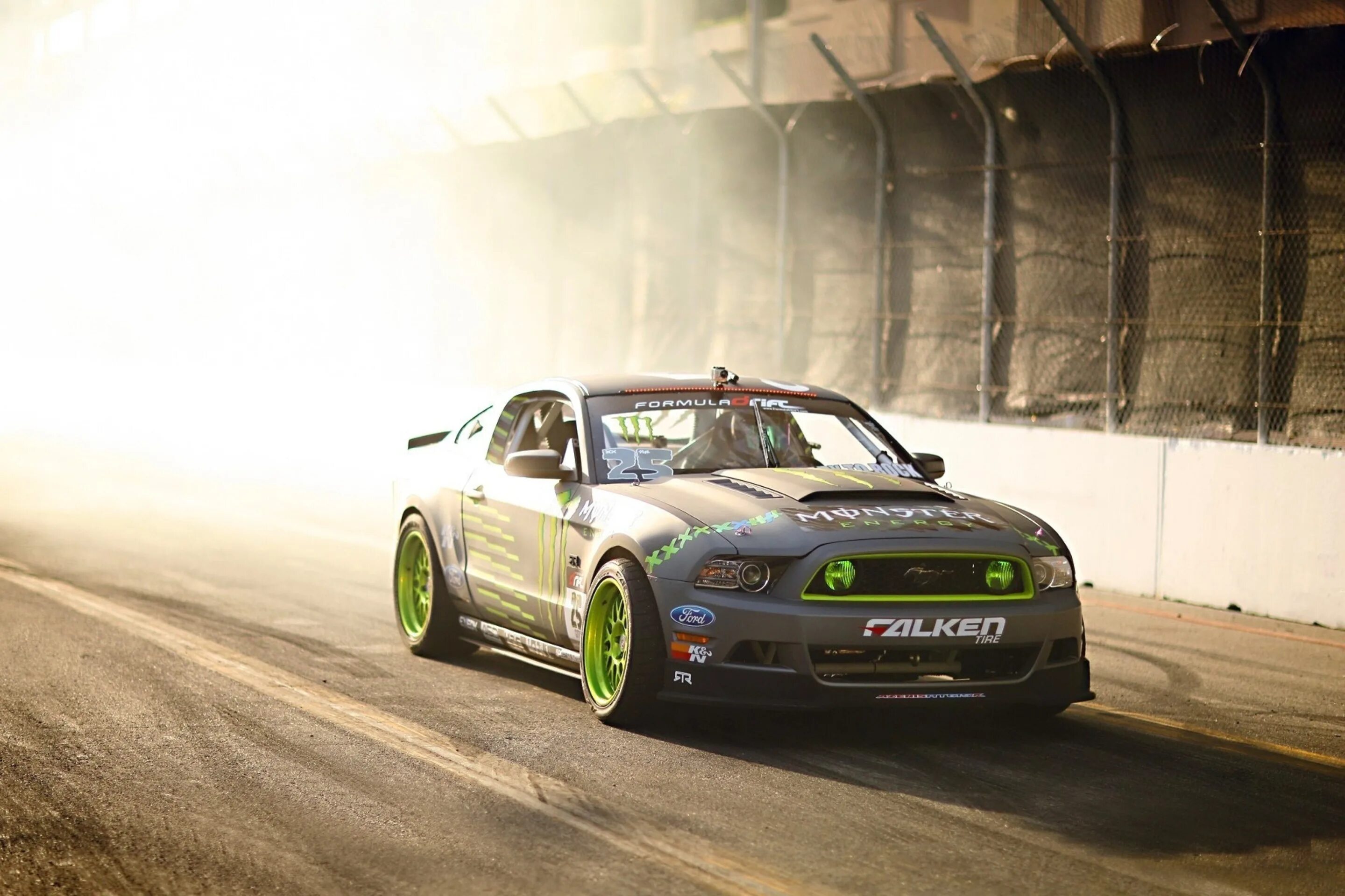 Drift sports. Ford Mustang gt3. Форд Мустанг ГТ 500 дрифт. Ford Mustang gt дрифт. Форд Мустанг ГТ 500 монстр Энержи.