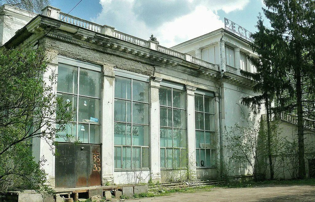 Заброшенный ресторан на вднх. Золотой колос история. Золотой колос эмблема. Логотип агрохолдинга золотой колос. Золотой колос история.