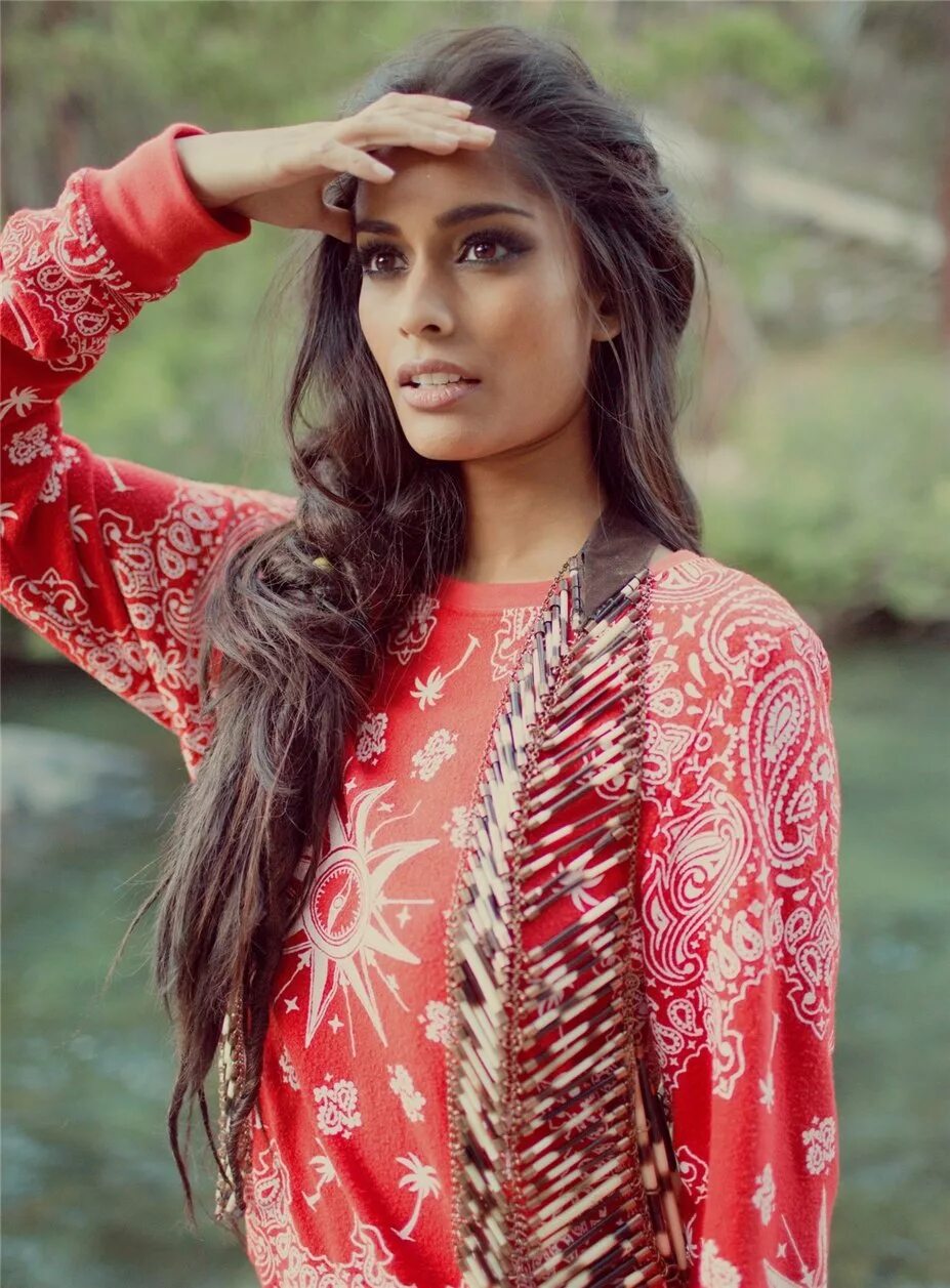 Цыганские девушки. Красивые цыганские девушки. Цыган девчонки. Цыганка злата сериал. Цыган девчонки.