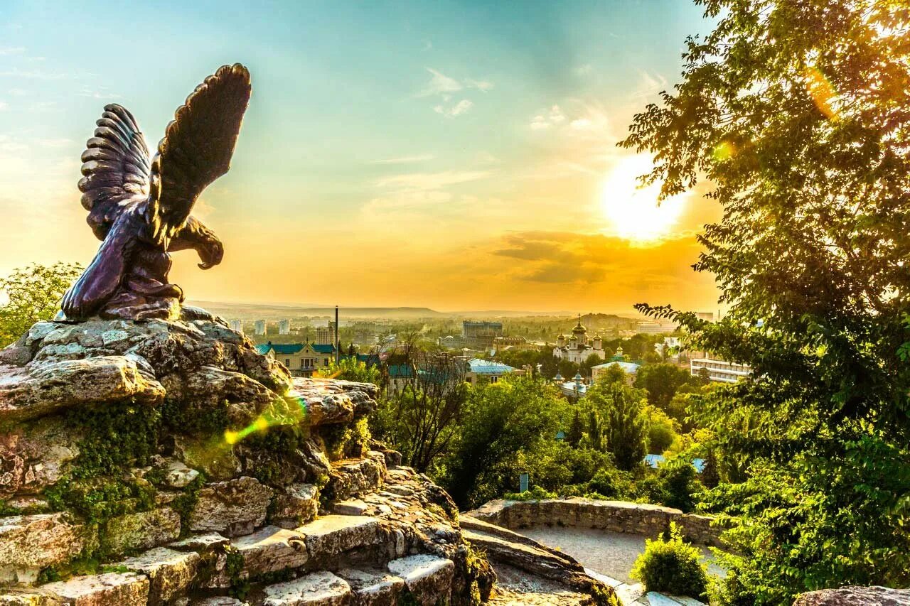 Пятигорск машук орел. Курортный регион кавказские минеральные воды (кмв. Гора машук скульптура орел. Кмв тур. Гора машук орел.