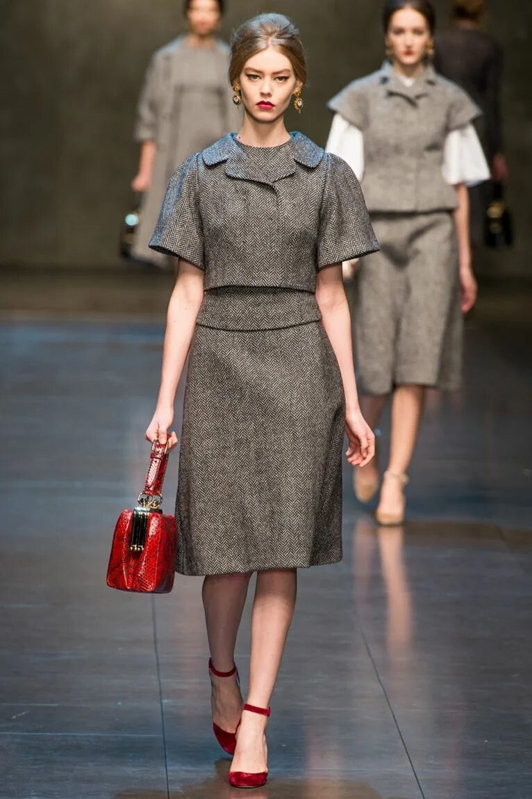 Дизайнерские вязаные вещи. Модные вязаные вещи. Коллекция модной одежды из шерсти. Коллекция модной одежды из шерсти. Коллекция модной одежды из шерсти.