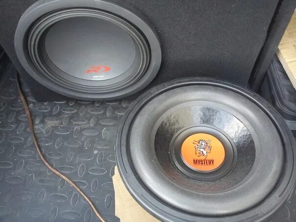 Сабвуфер мистери 1100 ватт. Mystery mo 12. Сабвуфер mystery 12 дюймов. Сабвуфер мистери мо 12. Короб для 2 сабвуферов mystery mo 12s.