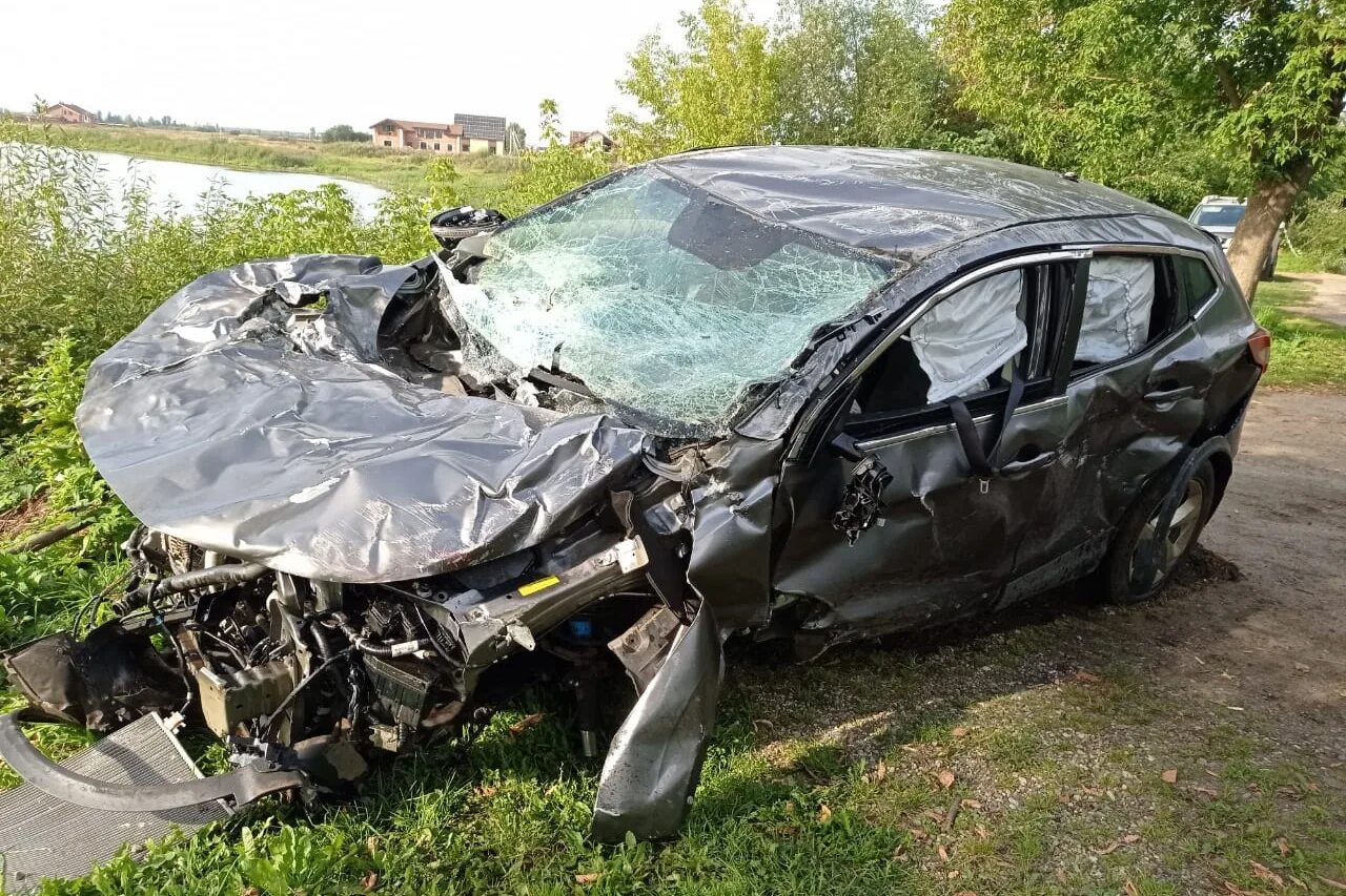 Кашкай j10 битый. Ниссан кашкай катастроф. Дтп ниссан кашкай с115ах190. Разбитый ниссан кашкай. Кашкай после дтп.