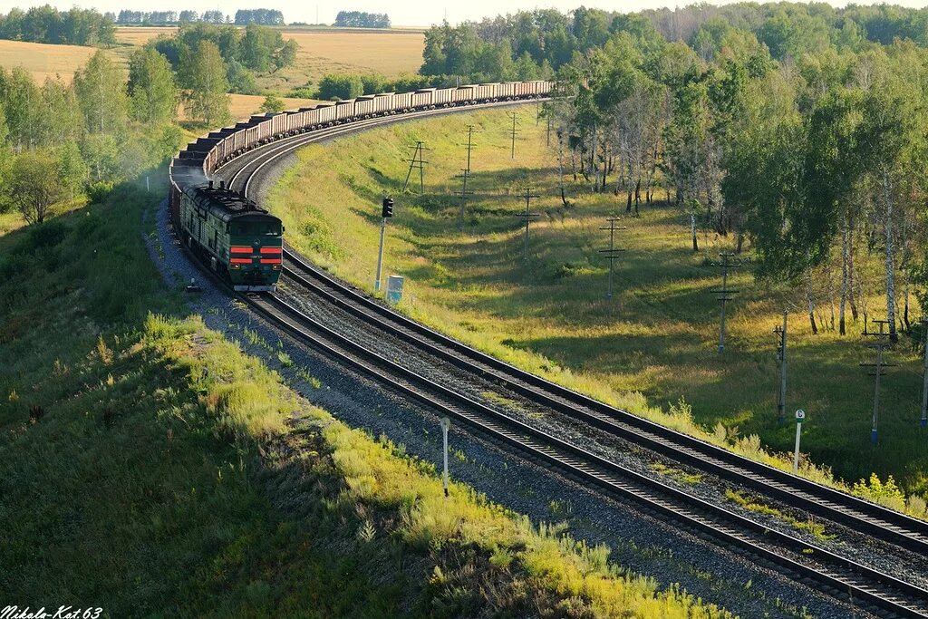 Станция в лесу РЖД. ЖД дорога. Железнодорожный транспорт. Железнодорожные линии.