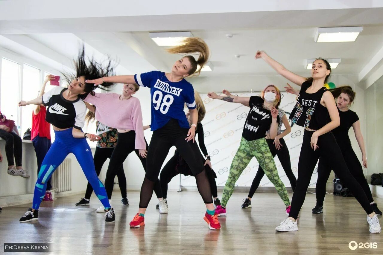 Молодежные танцы. Современные танцы спб. Танцы современные для подростков. Школа танцев. Школа танцев в мурино.