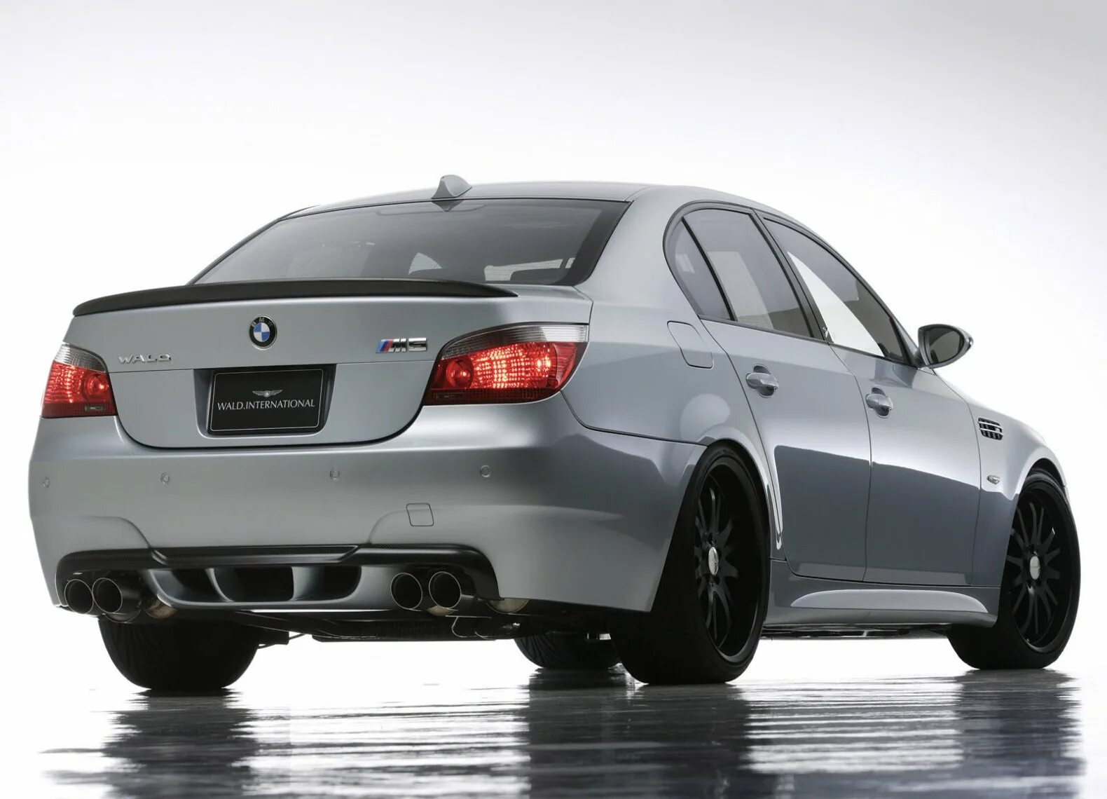 Е60 спорт. BMW m5 е60. BMW m5 e60 2008. BMW m5 e60 2004. BMW e60 m.