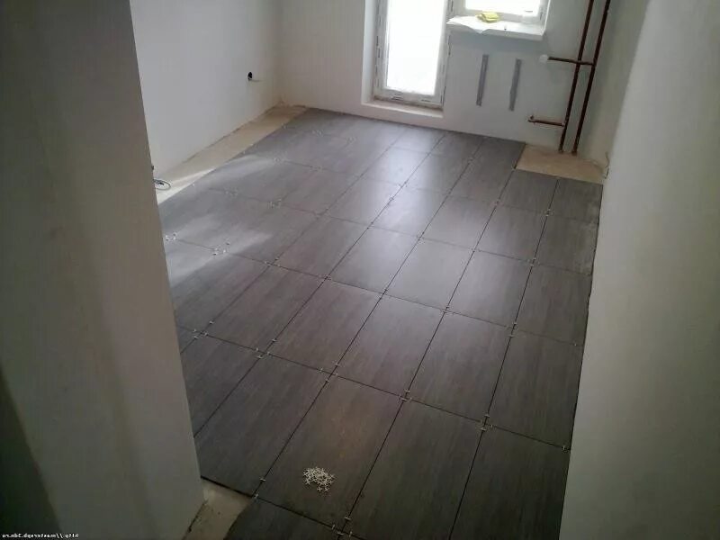 плитка на кухне на полу в хрущевке. плитка на кухню на стену в хрущевке. плитка напольная в коридор. плитка на кухне на полу в хрущевке. плитка с ламинатом в коридоре.